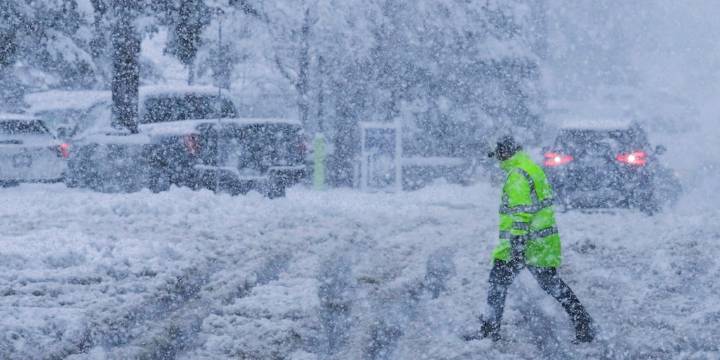 Tormenta invernal avanza sobre 40 estados de EEUU tras Acción de Gracias y provoca caos en vuelos y carreteras