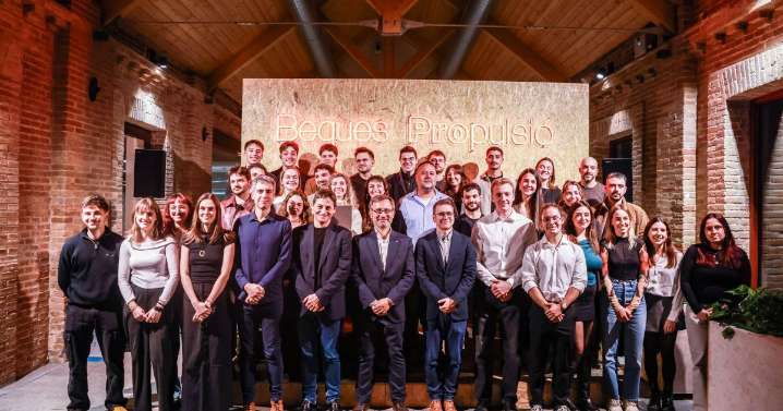 Illa duplica las becas a influencers para imponer el catalán en el mundo digital