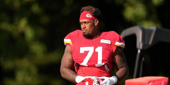 Chiefs’ Josh Simmons returns after family matter, but playing status remains uncertain
