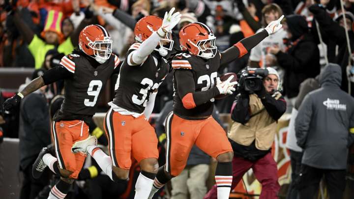 Browns lead Ravens 16-10 at halftime
