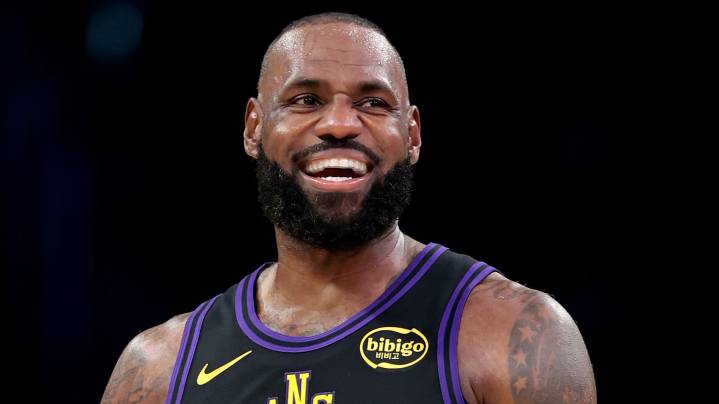 NBA Fantasy: LeBron James reminds us he's still a fantasy force