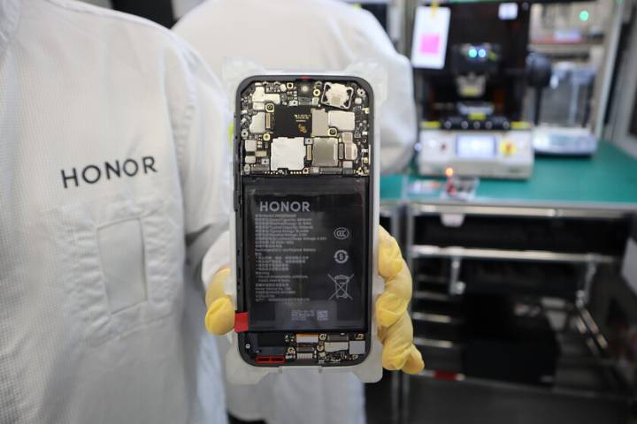 He ido hasta China para visitar la fábrica del HONOR Magic8 Pro. De aquí sale un móvil cada 28,5 segundos