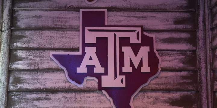 Aggies prepare for last regular season game against the Longhorns