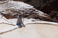 AP Fotos: En las montañas peruanas, una tradición de ayuda mutua mantiene viva la minería de sal