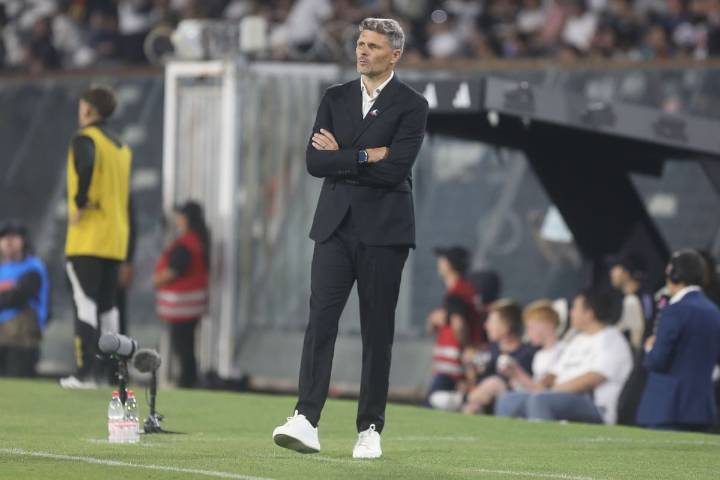 Fernando Ortiz pone paños fríos a su permanencia en Colo Colo tras golear a La Calera: “No me proyecto a un futuro”