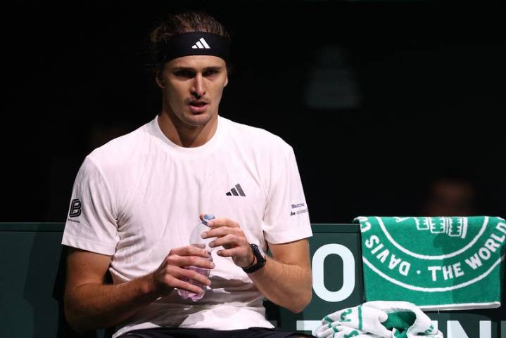 Tennis-Spain, Germany stage Davis Cup comeback wins to set up semi