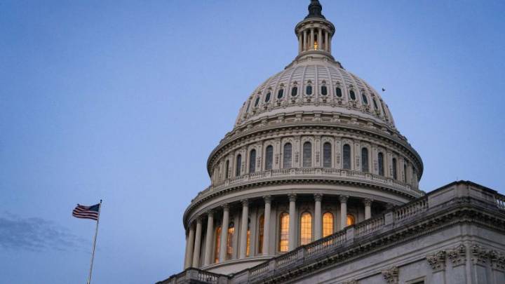 Los dos factores que mantienen vigente al caso Epstein, según Oppenheimer