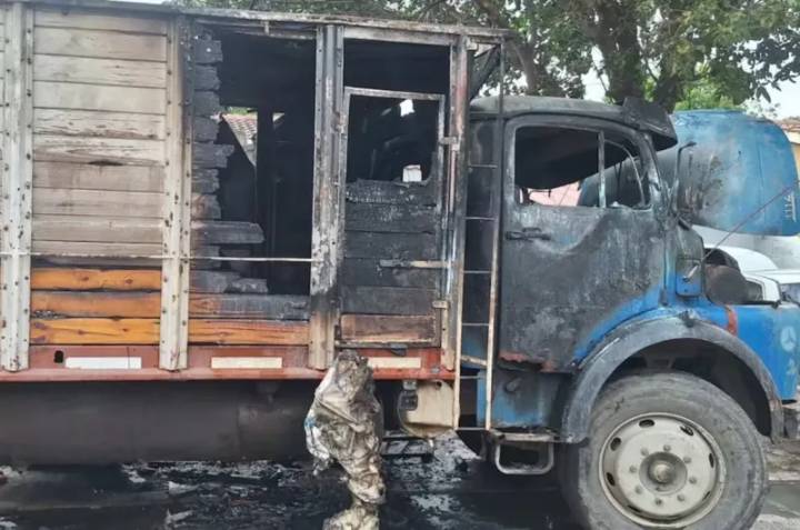 Tragedia: un niño de 4 años murió al incendiarse el camión en el que jugaba