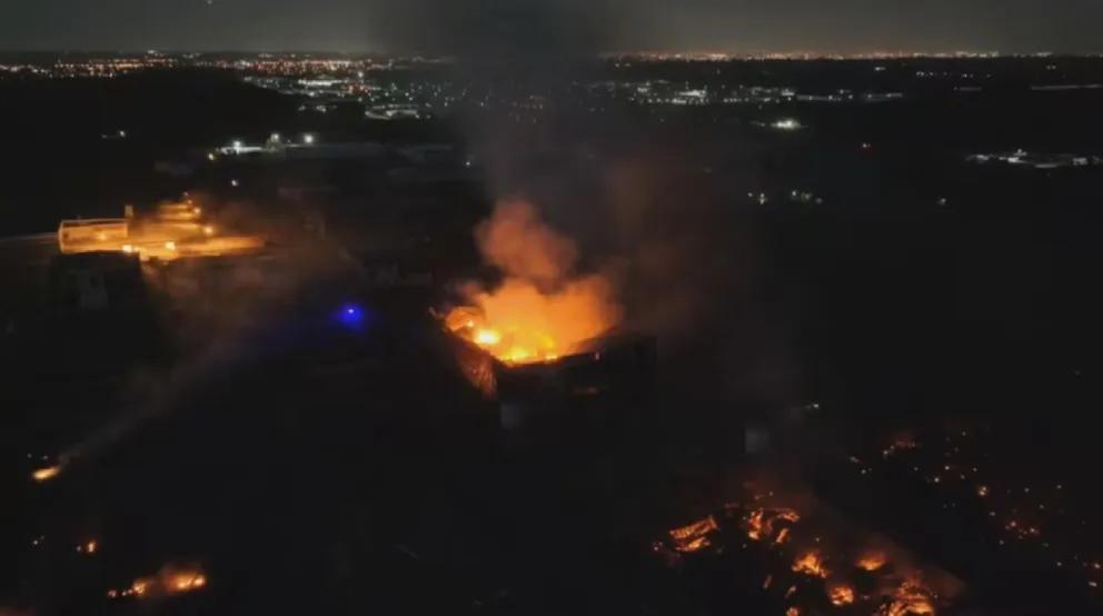 A 48 horas de la explosión, se reavivó un foco de incendio en la fábrica de Ezeiza