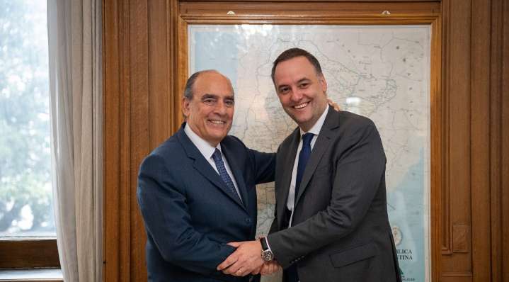 Adorni se reunió con Francos y le agradeció por su “entrega y liderazgo”