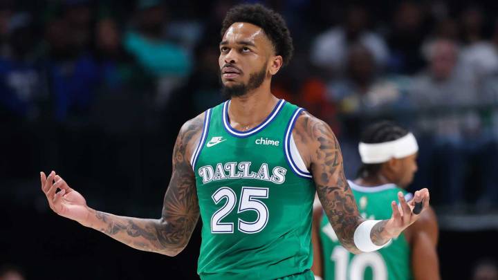 Mavericks’ PJ Washington exits vs. Suns with shoulder injury