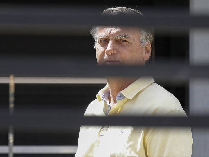 Bolsonaro a juez: manipulé tobillera electrónica por paranoia causada por fármacos