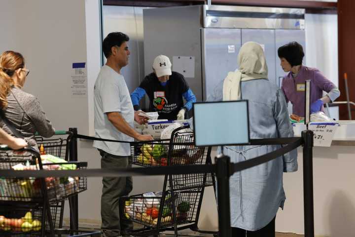 40 millones en EE.UU. temen perder subsidios de alimentos