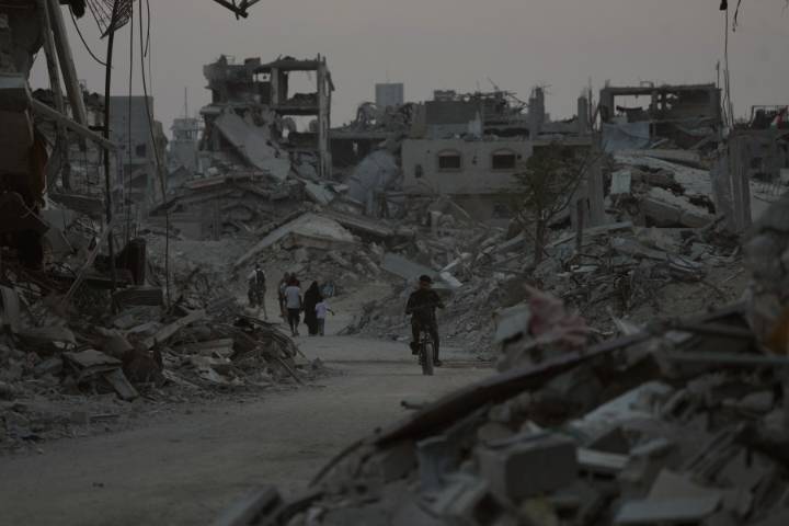 Gaza death toll tops 69,000 as Israel and militants again exchange remains