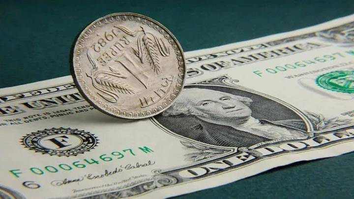 Rupee Slips 23 Paise To 88.71 As Strong US Dollar And Reduced Fed Rate Cut Hopes Weigh