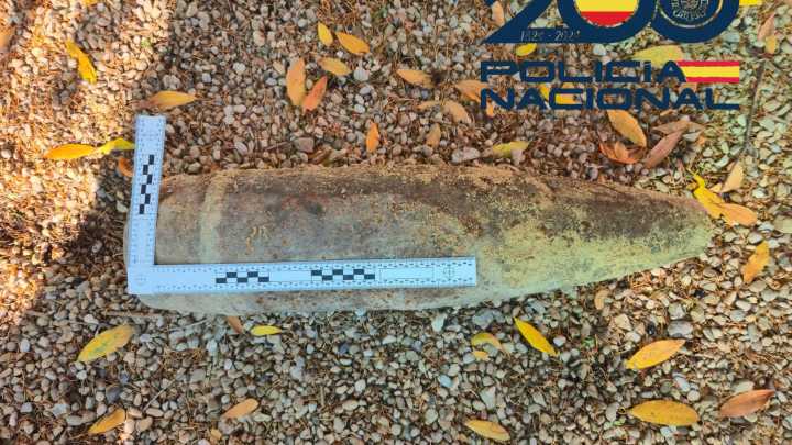 Localizan un proyectil en una finca cercana a la avenida Doctor Artero