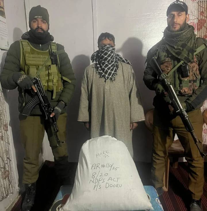 Police seize 5.18 kg Contraband, arrest accused in Anantnag