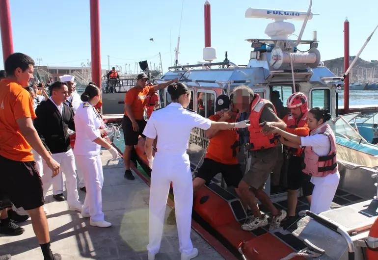 Semar rescata a 3 personas a la deriva en aguas de Sonora