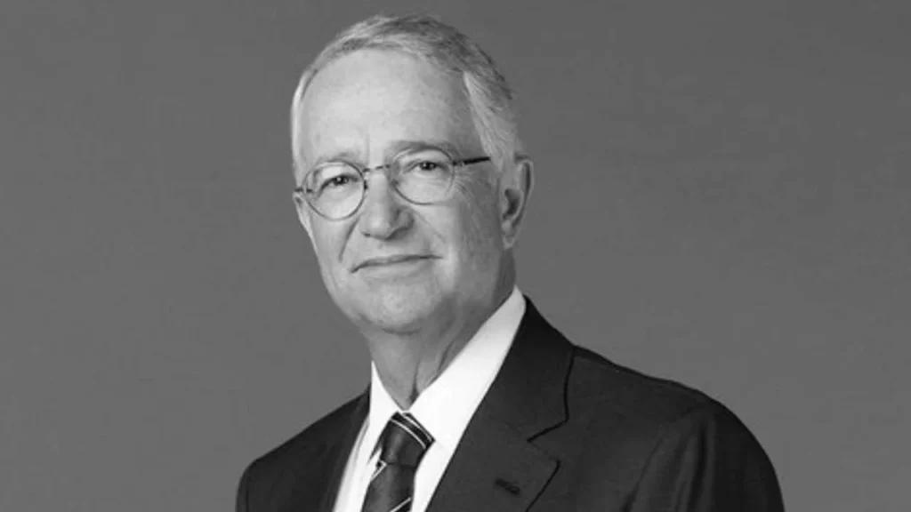 Salinas Pliego dice que 'faltan muchas etapas' en el juicio del SAT en su contra