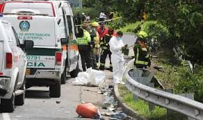 Al menos tres muertos y 15 heridos deja accidente de un autobús en el suroeste de Colombia