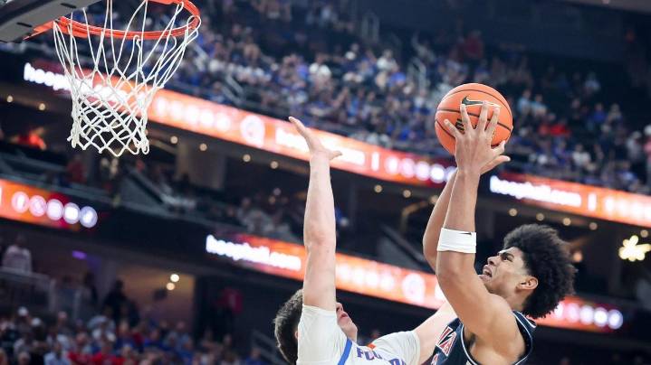 Freshman Koa Peat leads No. 13 Arizona to 93-87 win over defending champion, No. 3 Florida