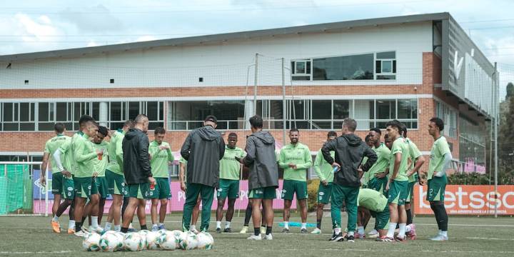 Atlético Nacional habría descartado a reconocido entrenador por defender a dos de sus figuras: esta es la historia