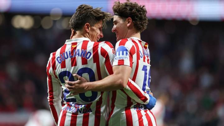 La dupla argentina no falla: asistencia de Giuliano Simeone y gol de Julián Álvarez para el triunfo del Atlético de Madrid en Champions