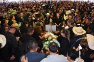 Claman justicia por asesinato de alcalde en México y exigen renuncia de Claudia Sheinbaum
