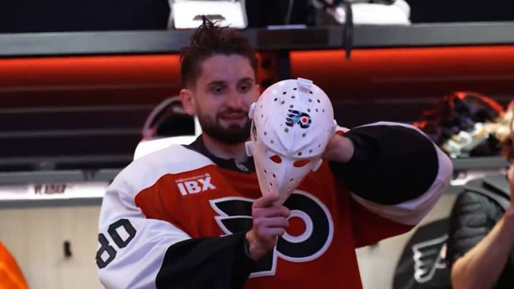 Star Wears: Philadelphia Flyers award Parent goalie mask to player of game