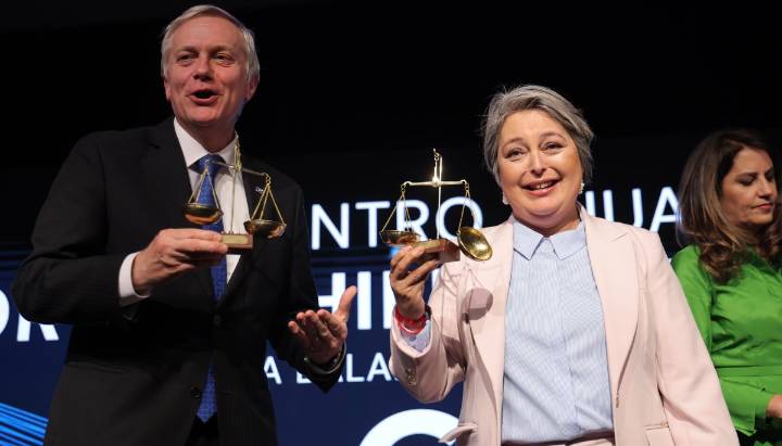 Encuesta Panel Ciudadadano UDD refleja un cómodo triunfo de Kast en el balotaje