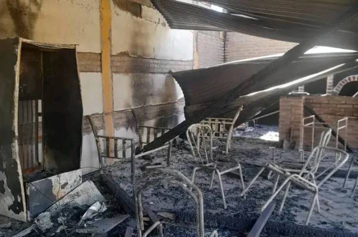 Delincuentes robaron e incendiaron el quincho de un concejal