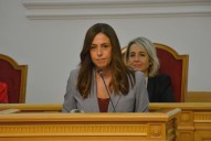 Noelia de la Cruz (PSOE) acusa a Velázquez de "vender humo" con 'La lechera': "Heredó unas cuentas saneadas y derrocha en viajes y autobombo"