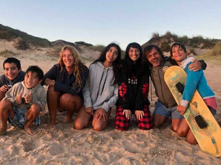 "El amor repara": la emotiva historia de la pareja que adoptó cinco hermanitos a punto de ser separados