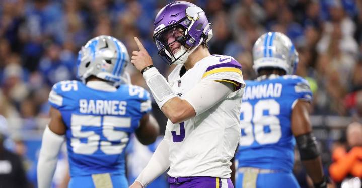 McCarthy, Vikings Hold On to Upset Lions