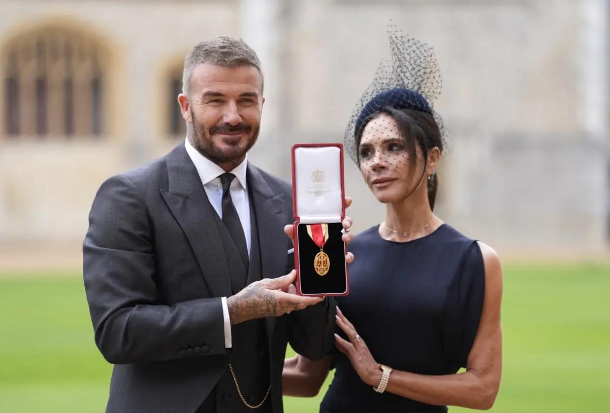 David Beckham es condecorado por el rey Carlos III en una ceremonia en Windsor