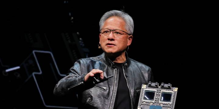 Jensen Huang, CEO de Nvidia, reporta fuerte demanda por los chips Blackwell