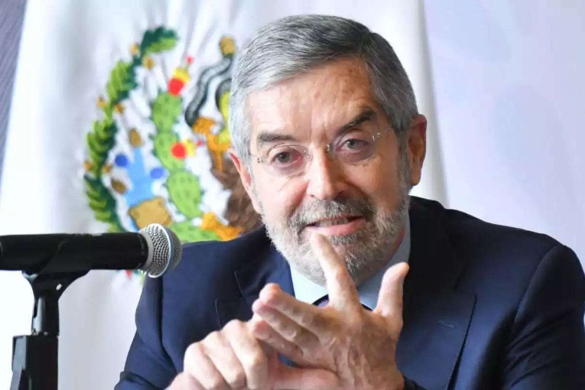 Juan Ramón de la Fuente pide licencia por salud; Roberto Velasco queda al frente de Relaciones Exteriores