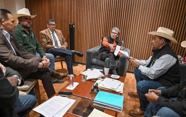 Acuerdan transportistas liberar algunos bloqueos tras mesa con Segob; agricultores no darán su brazo a torcer