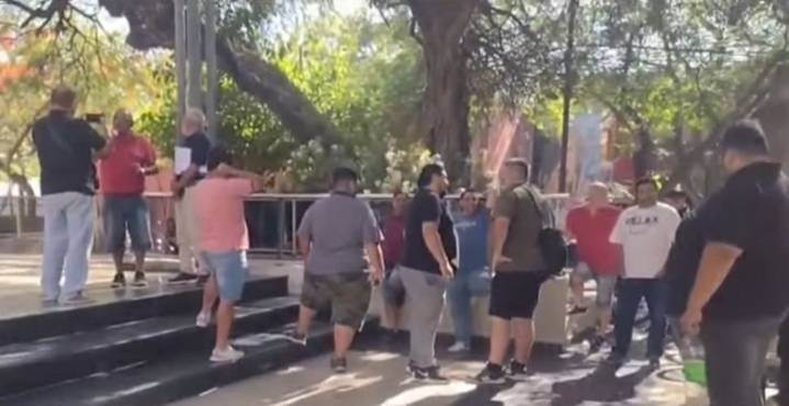 Taxistas cortaron varias calles del centro en protesta contra Uber