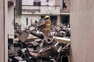 Rastrean restos humanos entre escombros de explosión