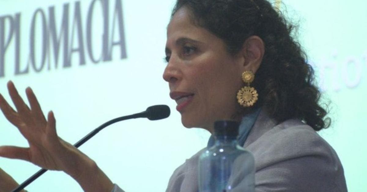 Expulsa Perú a Karla Ornelas, encargada de la Embajada de México