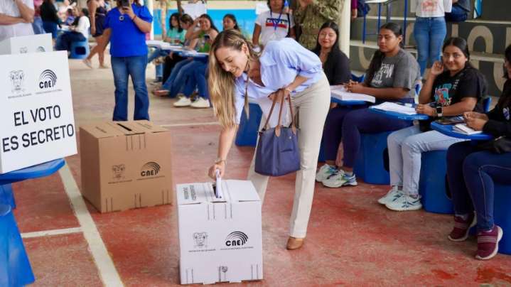 Venezuela celebra "victoria de la dignidad" en Ecuador