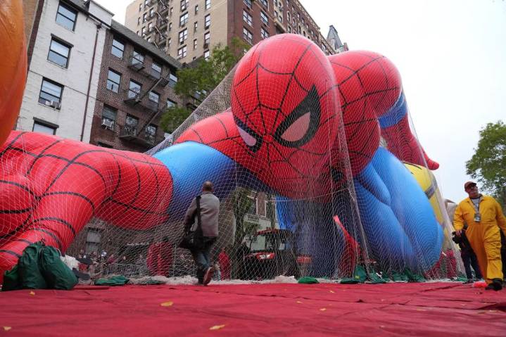 Macy’s Thanksgiving Day Parade kicks off in Manhattan