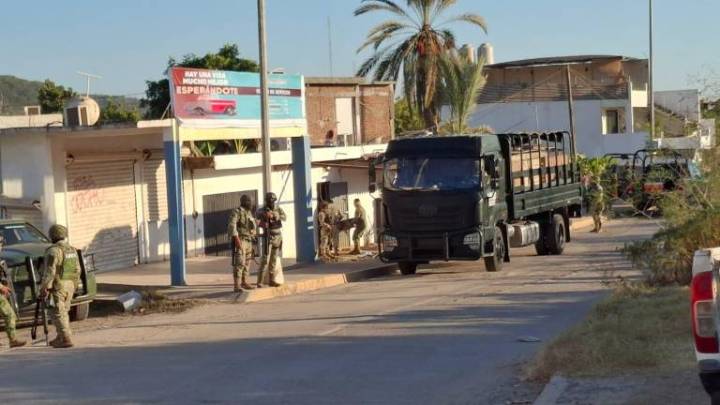 Ejército asegura casa con maquinitas tragamonedas en Hacienda de Urías, Mazatlán