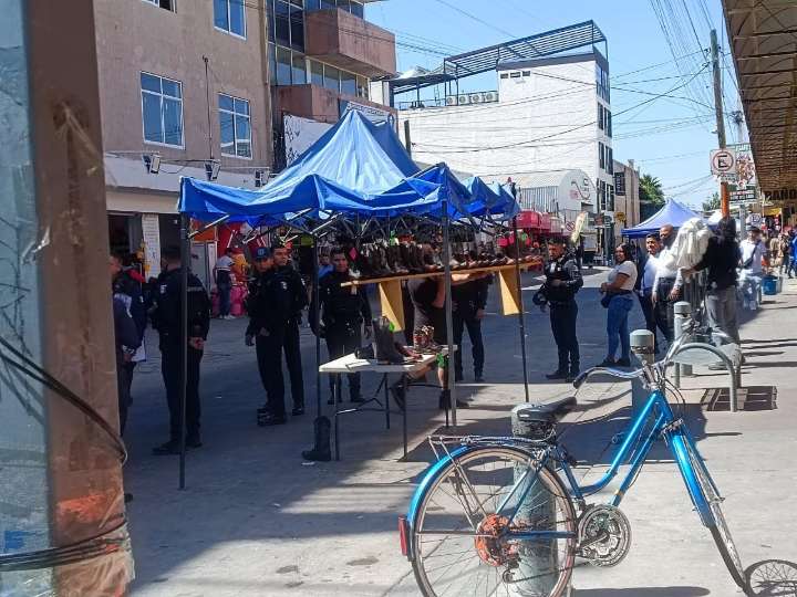 Realizan ‘limpia’ en la Zona Piel para liberar calles y banquetas