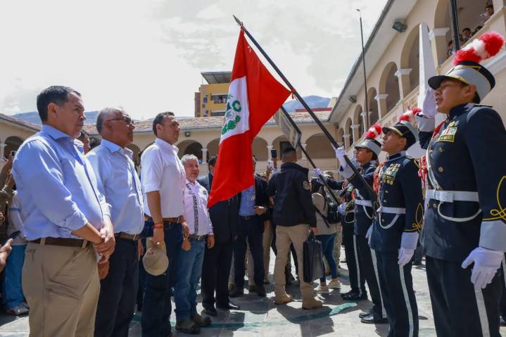 Presidente José Jerí participó en el izamiento de bandera y entonación del himno nacional en la Gran Unidad Leoncio Prado