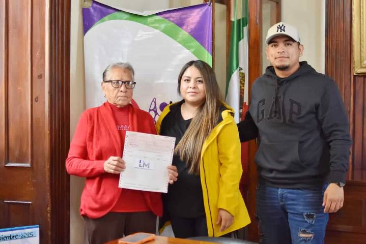 Gobierno de Cuatro Ciénegas entrega apoyos para cirugías oftalmológicas