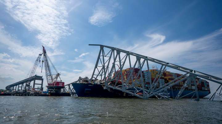 Cable suelto, posible causa del choque de barco en puente Baltimore  