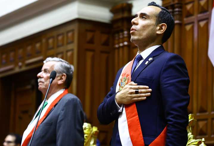 Presidente de Perú amenaza con invadir embajada mexicana, Sheinbaum responde