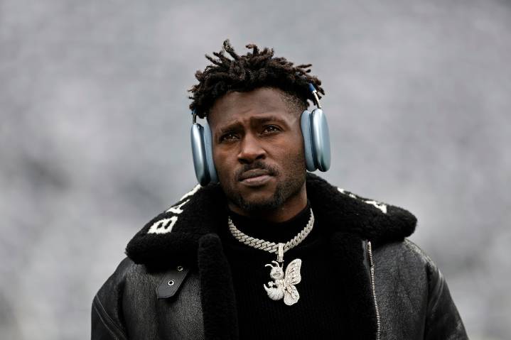 Warrant issued for Antonio Brown's arrest, former NFL player extradited from Dubai